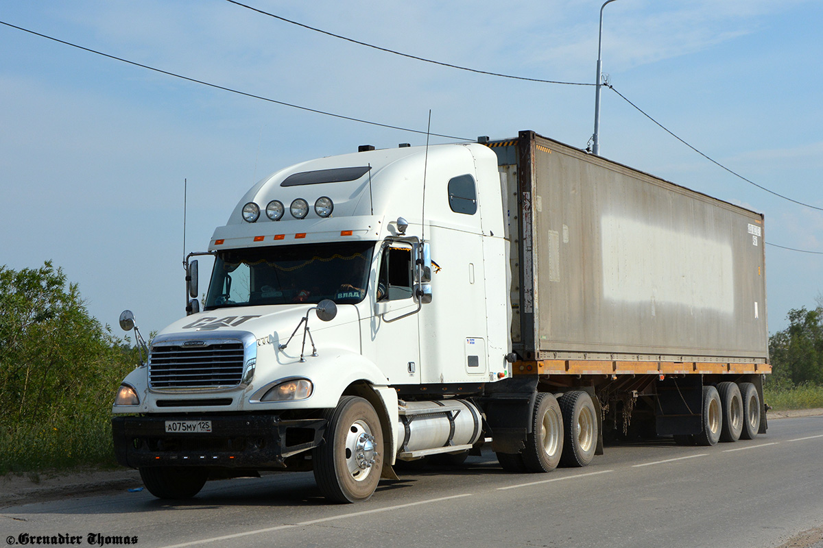 Приморский край, № А 075 МУ 125 — Freightliner Columbia