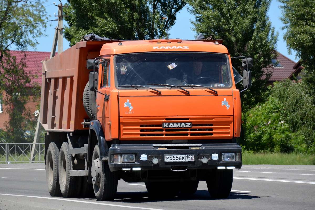 Кемеровская область, № Р 565 ЕК 142 — КамАЗ-65115 (общая модель)