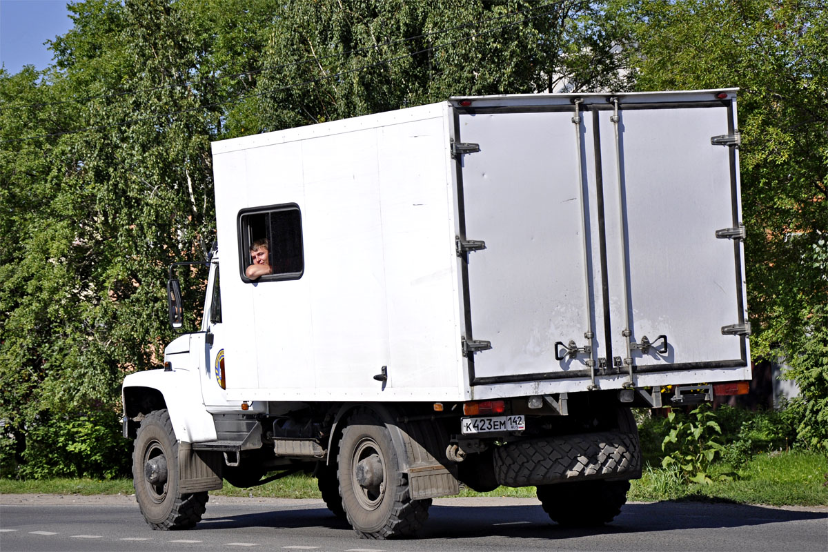 Кемеровская область, № К 423 ЕМ 142 — ГАЗ-33081 «Садко»