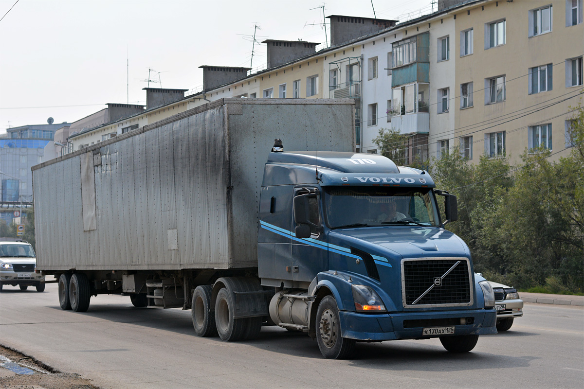 Приморский край, № К 170 АХ 125 — Volvo VNL630