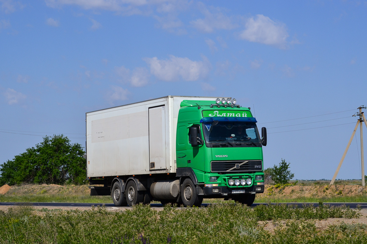 Алтайский край, № Е 177 НТ 22 — Volvo ('1993) FH12.460