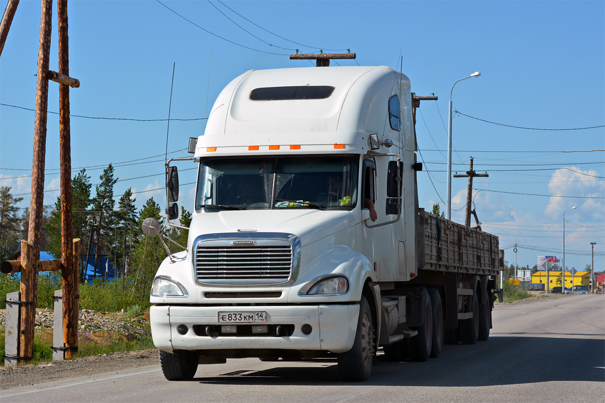 Саха (Якутия), № Е 833 КМ 14 — Freightliner Columbia