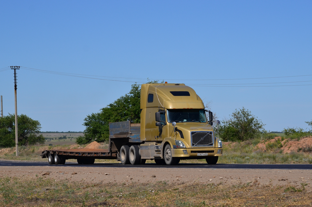 Саратовская область, № Р 067 НВ 64 — Volvo VNL670