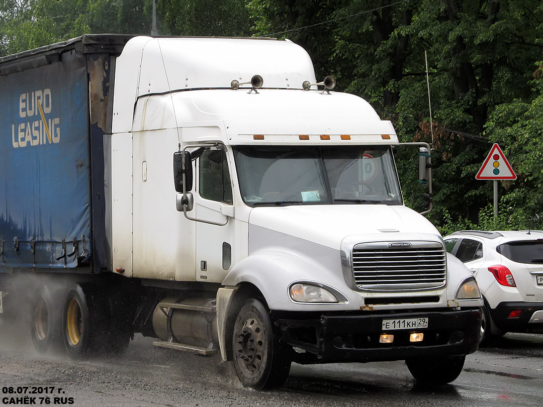 Архангельская область, № Е 111 КН 29 — Freightliner Columbia