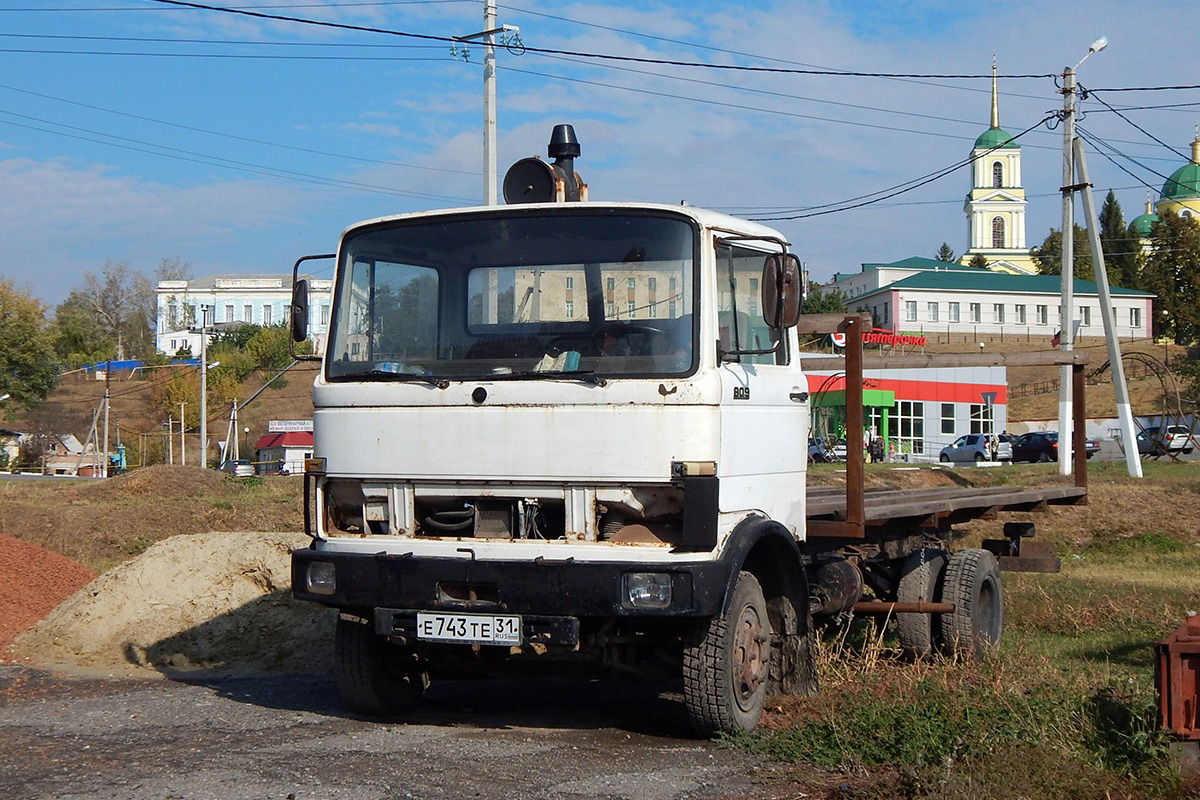 Белгородская область, № Е 743 ТЕ 31 — Mercedes-Benz LP (общ. мод.)