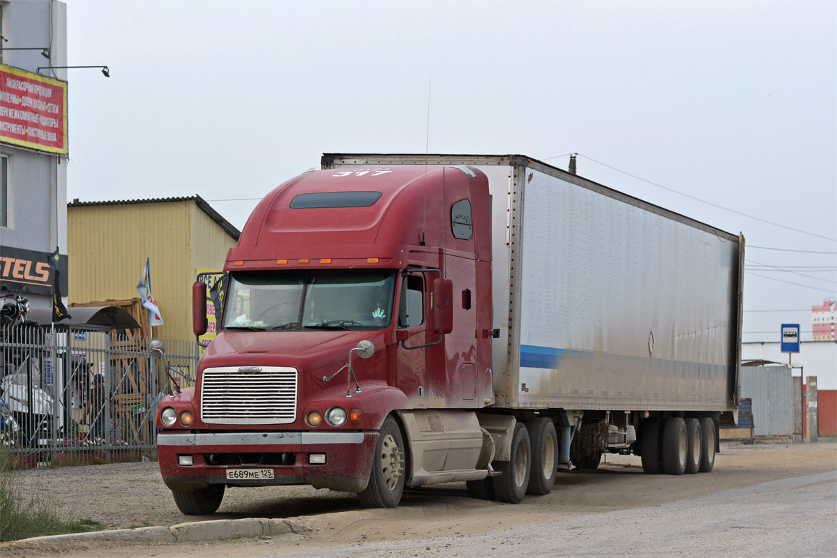 Приморский край, № Е 689 МЕ 125 — Freightliner Century Class