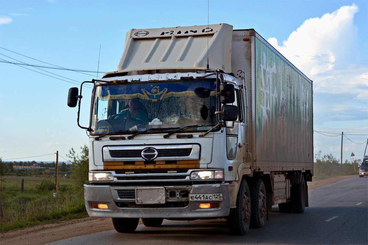 Приморский край, № Е 441 АС 125 — Hino Profia