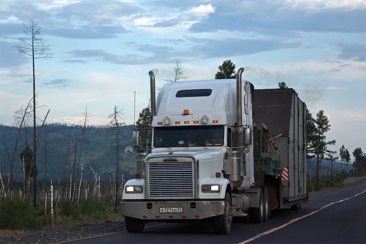 Хабаровский край, № В 727 ЕН 27 — Freightliner FLD 132 Classic XL