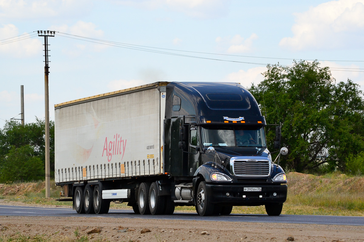 Волгоградская область, № Р 393 ВН 34 — Freightliner Columbia