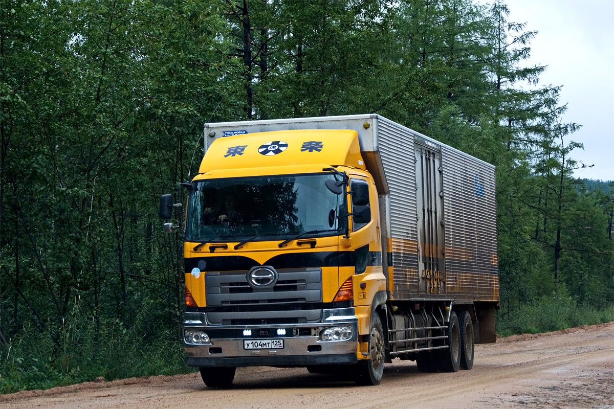 Приморский край, № У 104 МТ 125 — Hino Profia