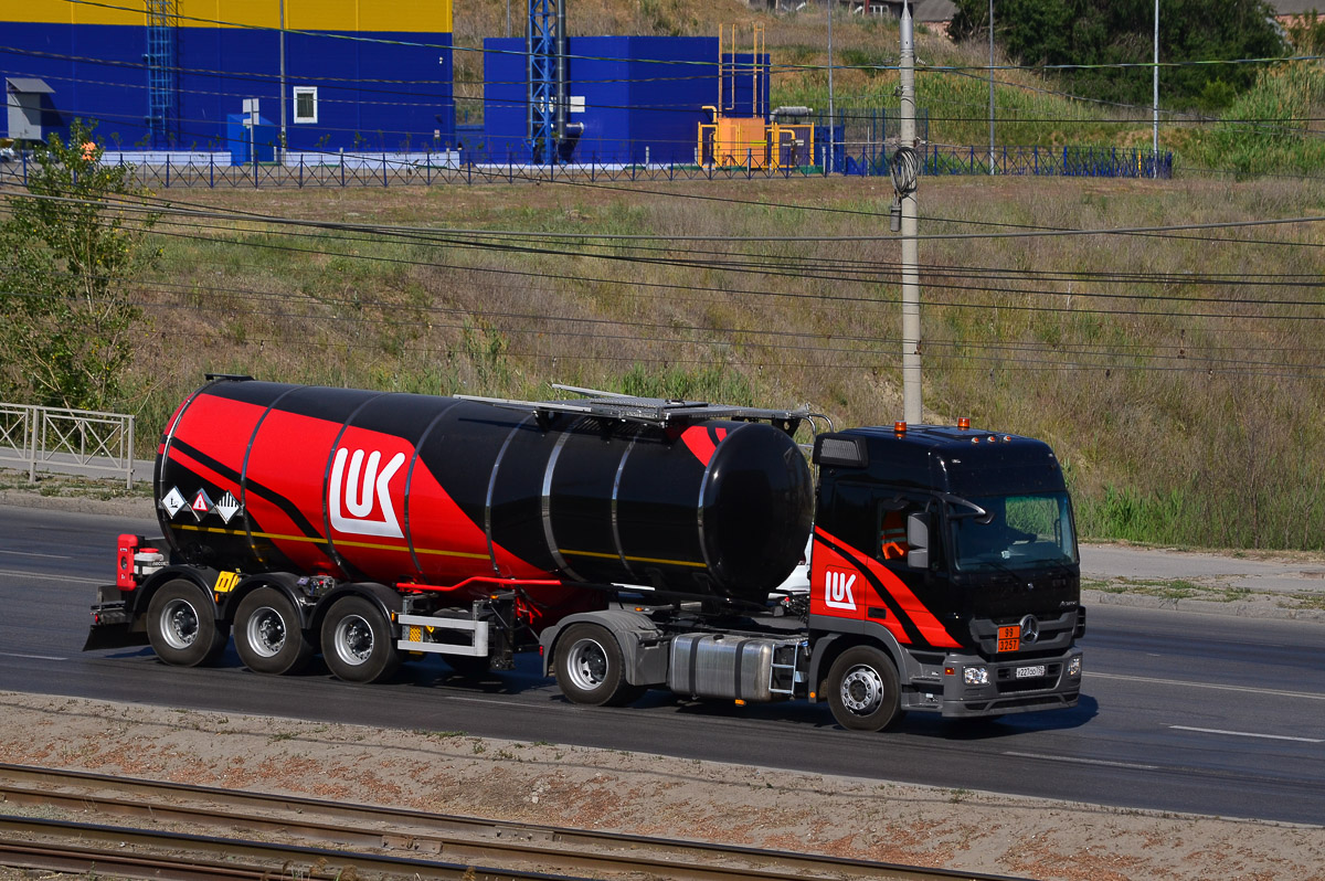 Волгоградская область, № У 227 ОО 750 — Mercedes-Benz Actros ('2009) 1844