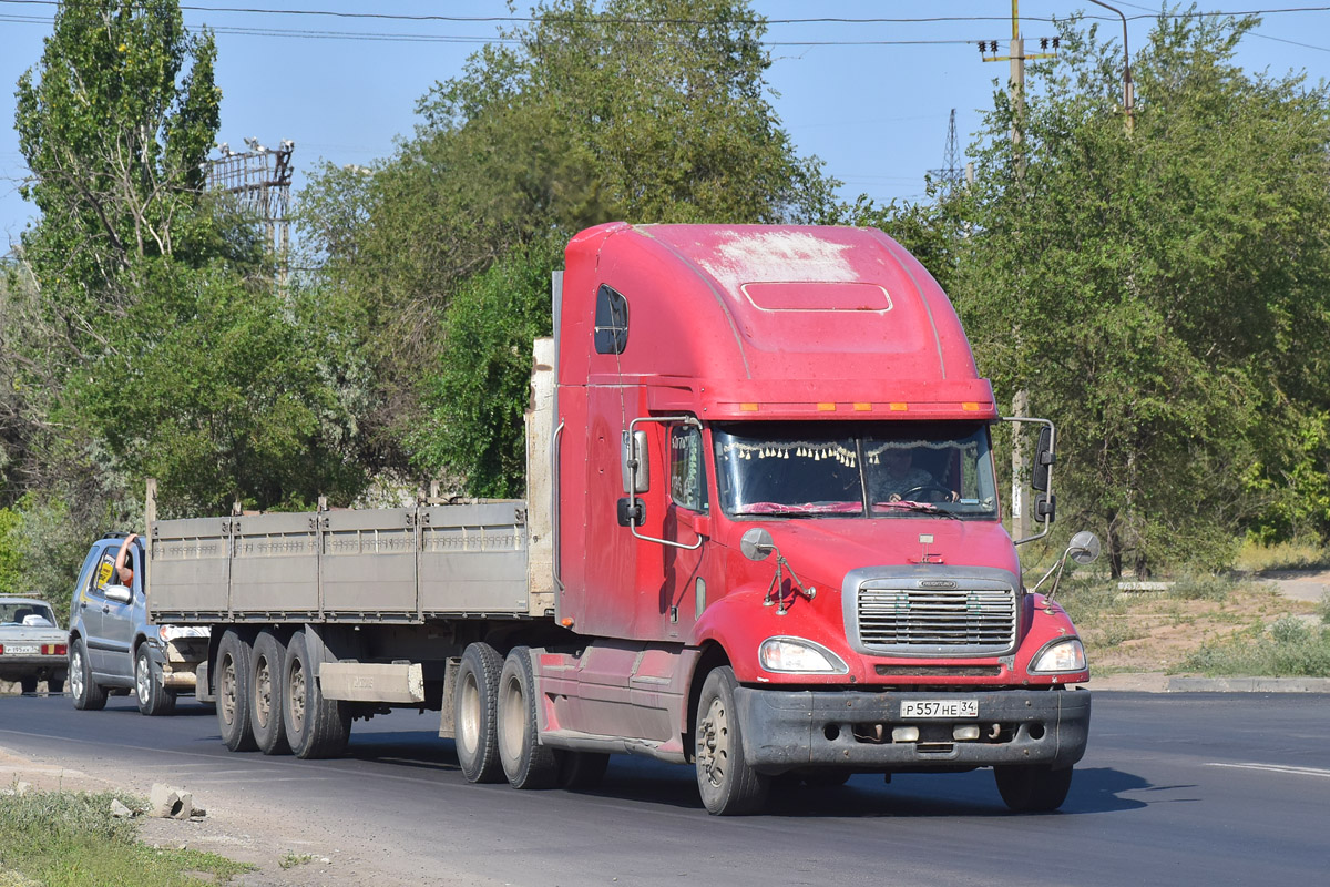 Волгоградская область, № Р 557 НЕ 34 — Freightliner Columbia