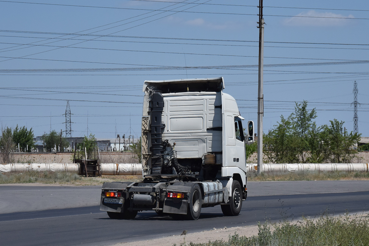 Волгоградская область, № А 022 ОК 134 — Volvo ('1993) FH12.420