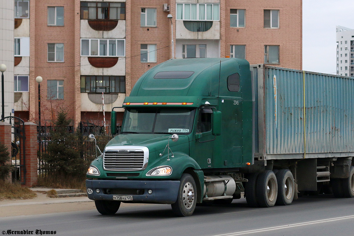 Саха (Якутия), № У 758 АУ 125 — Freightliner Columbia