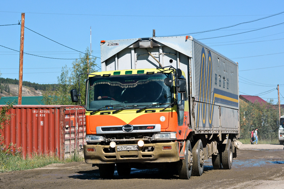 Новосибирская область, № Е 075 МХ 154 — Hino (общая модель)