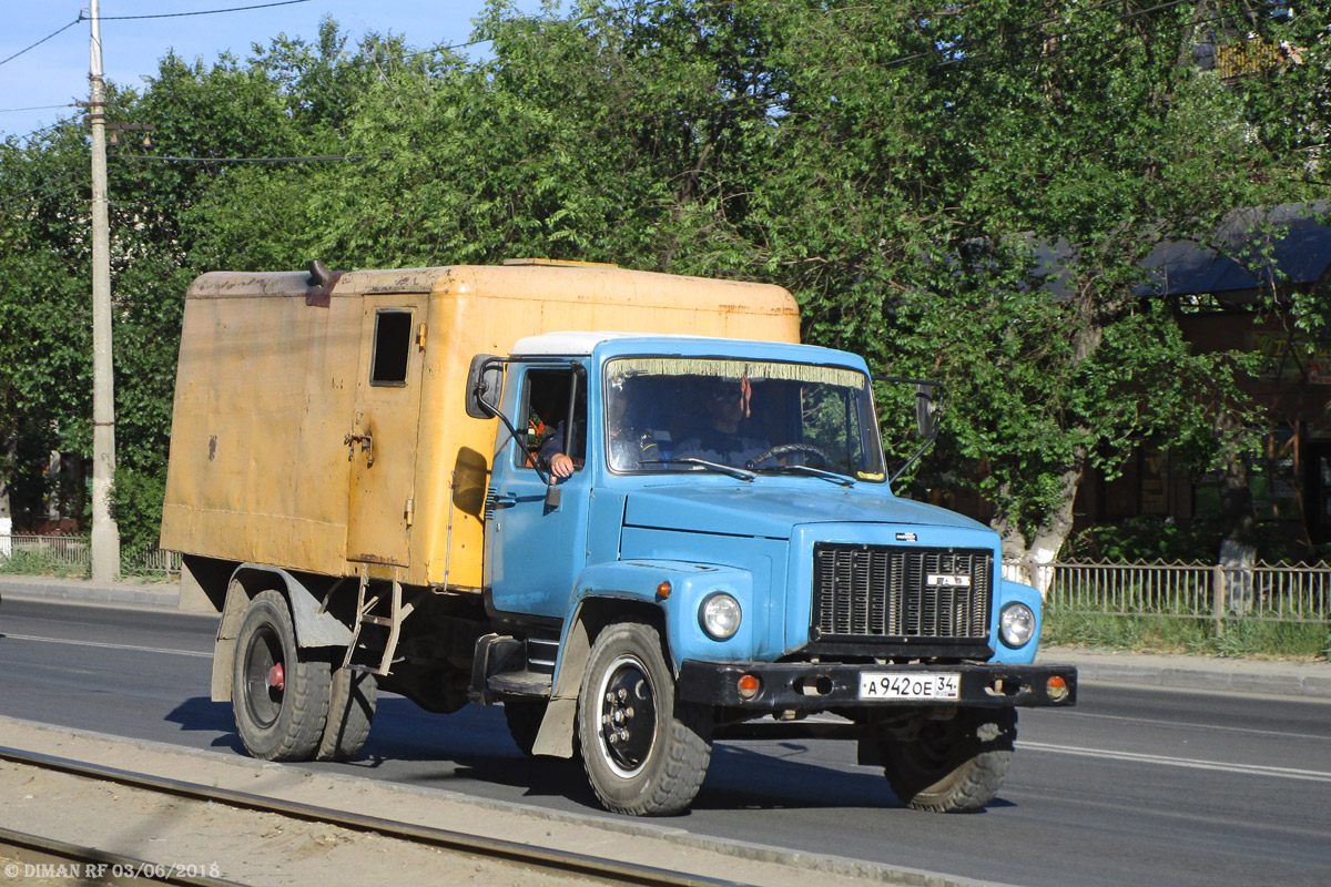 Волгоградская область, № А 942 ОЕ 34 — ГАЗ-3307