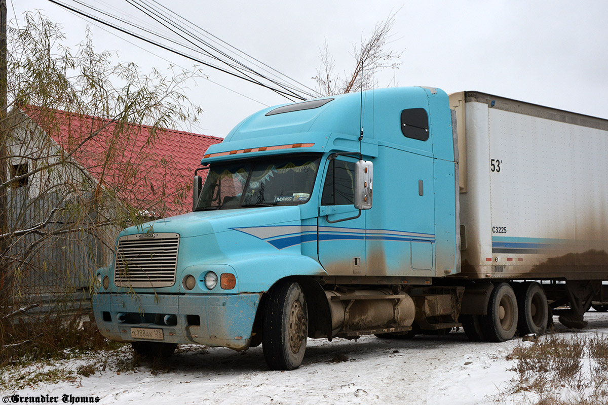 Приморский край, № Х 188 АК 125 — Freightliner Century Class