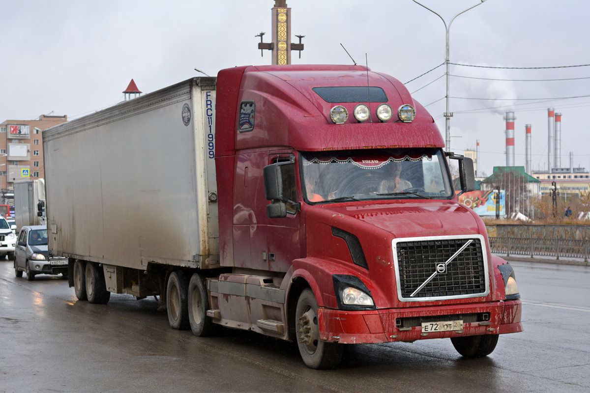 Амурская область, № Е 723 ОТ 28 — Volvo VNL670