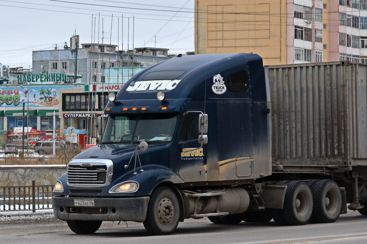 Амурская область, № Р 623 ВЕ 28 — Freightliner Columbia