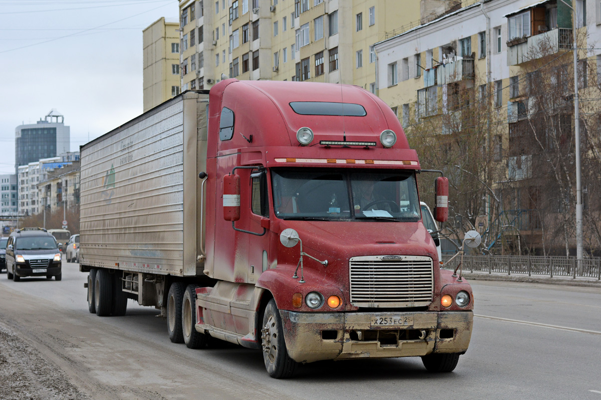 Freightliner Центури красный