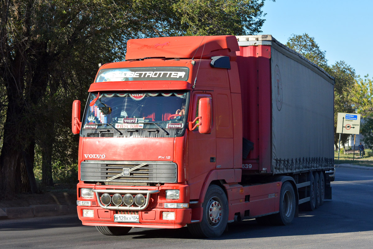 Волгоградская область, № В 128 КУ 134 — Volvo ('1993) FH12.420