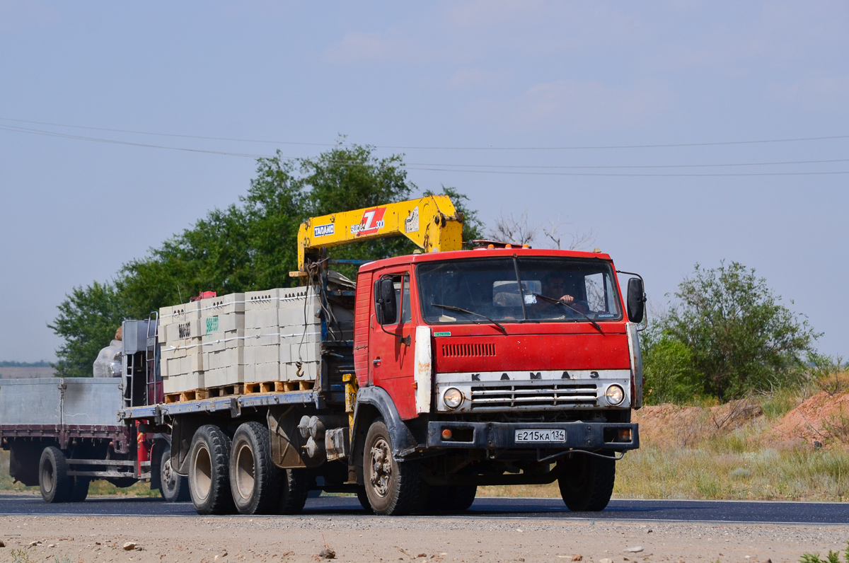 Волгоградская область, № Е 215 КА 134 — КамАЗ-53202