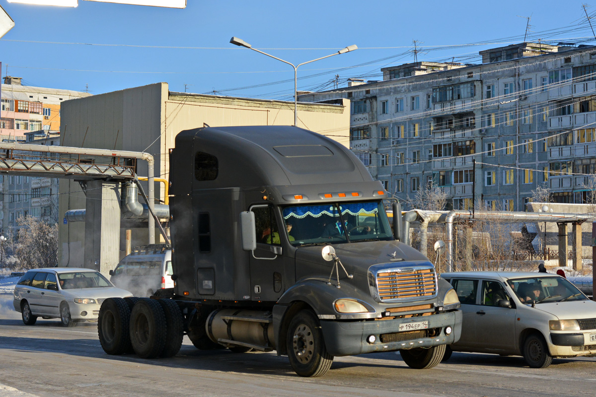 Саха (Якутия), № Р 194 ЕР 14 — Freightliner Columbia