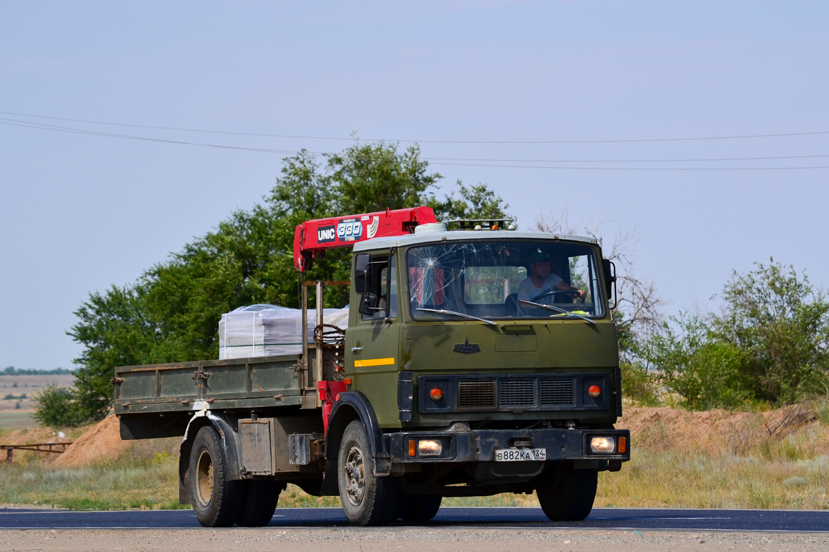 Волгоградская область, № В 882 КА 134 — МАЗ-5337 [533700]