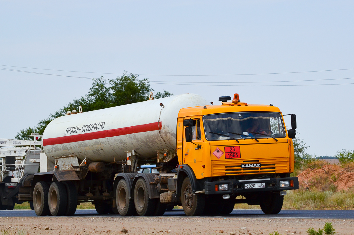 Волгоградская область, № С 820 ЕС 34 — КамАЗ-54112