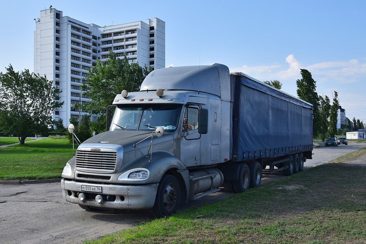 Воронежская область, № О 555 АЕ 36 — Freightliner Columbia