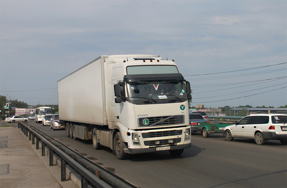 Тверская область, № К 223 РН 69 — Volvo ('2002) FH12.440