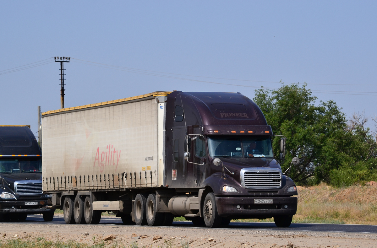 Волгоградская область, № А 343 ЕУ 34 — Freightliner Columbia