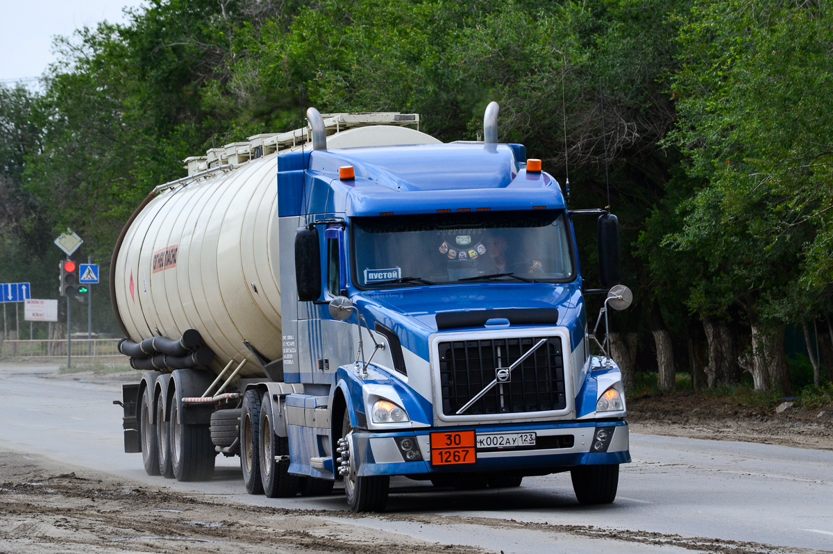 Краснодарский край, № К 002 АУ 123 — Volvo VNL630