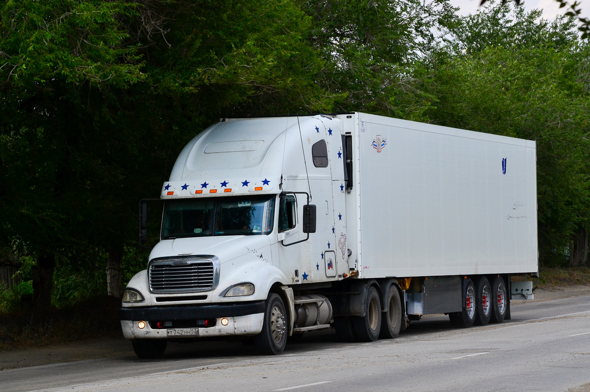 Рязанская область, № Т 742 НН 62 — Freightliner Columbia