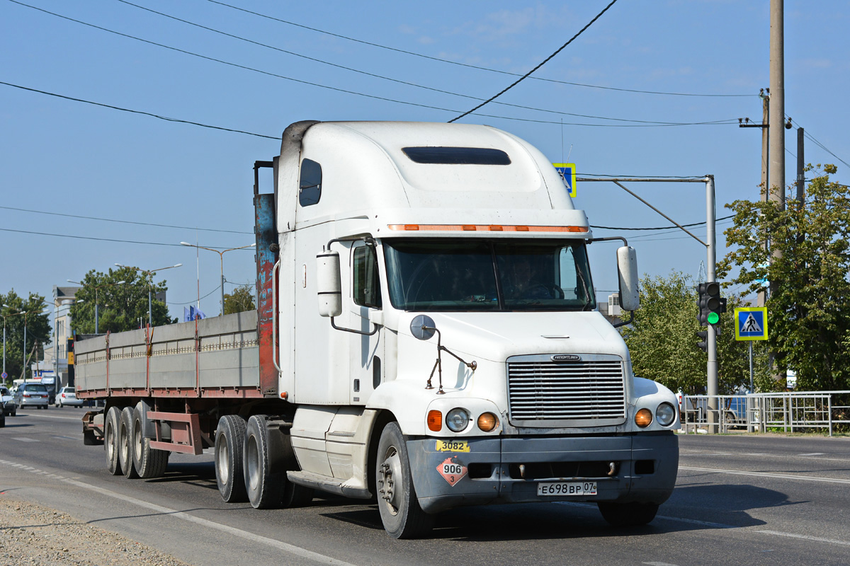 Кабардино-Балкария, № Е 698 ВР 07 — Freightliner Century Class