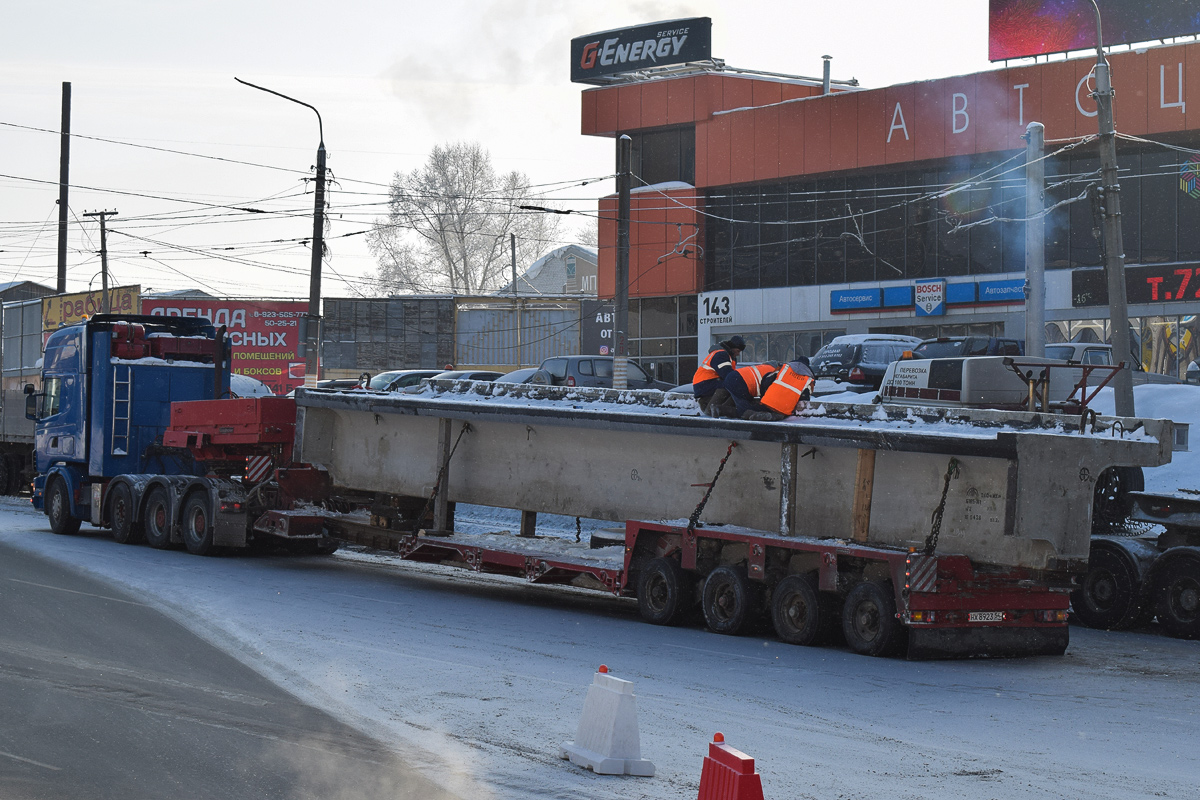 Новосибирская область, № В 711 КХ 154 — Scania ('1996) R164G; Новосибирская область, № НХ 8923 54 — Goldhofer (общая модель) [WG0]