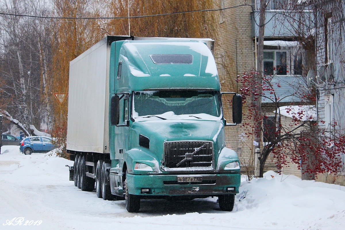 Тамбовская область, № Н 887 РХ 68 — Volvo VNL660