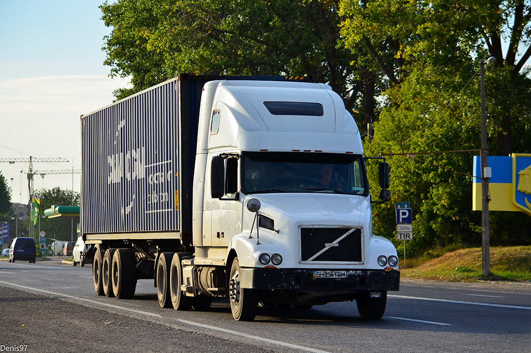 Одесская область, № ВН 2551 ВМ — Volvo VNL660