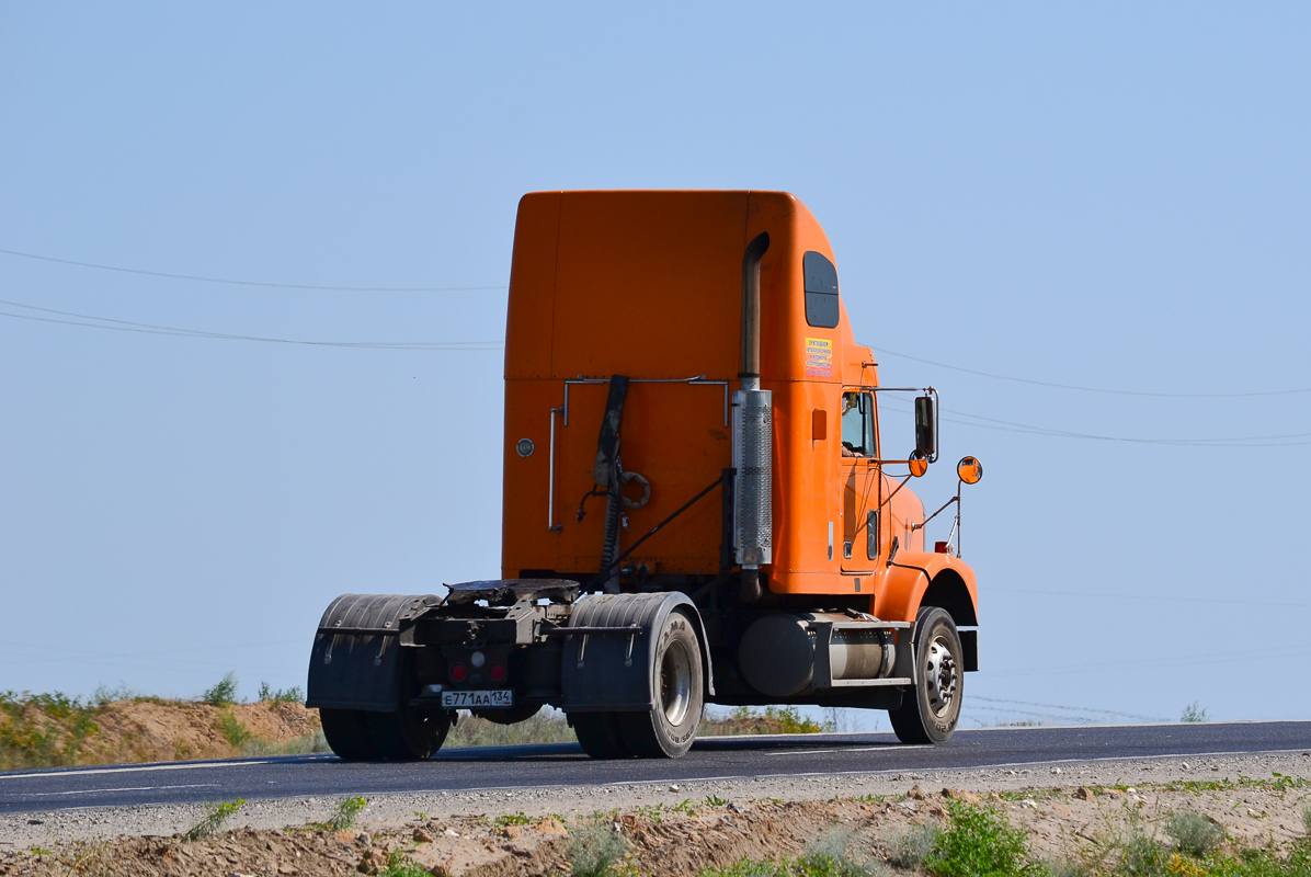 Волгоградская область, № Е 771 АА 134 — Freightliner FLD 120 SD