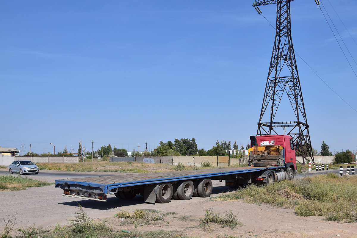 Санкт-Петербург, № Р 566 АА 98 — Volvo ('1993) FH12.380