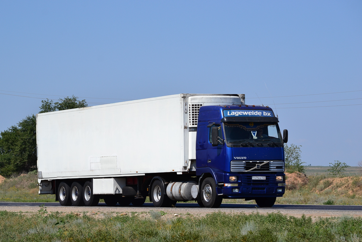 Краснодарский край, № Т 475 КА 123 — Volvo ('1993) FH12.340