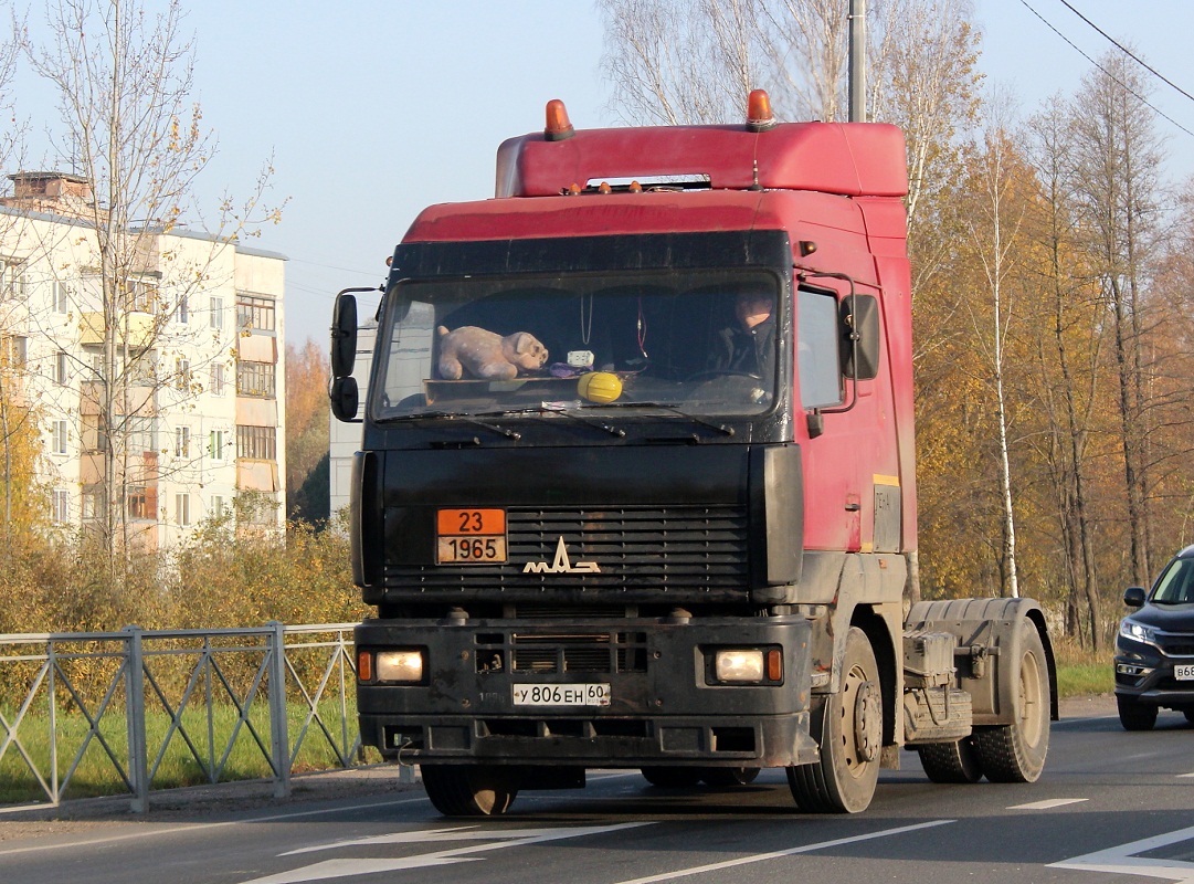 Псковская область, № У 806 ЕН 60 — МАЗ-5440A8