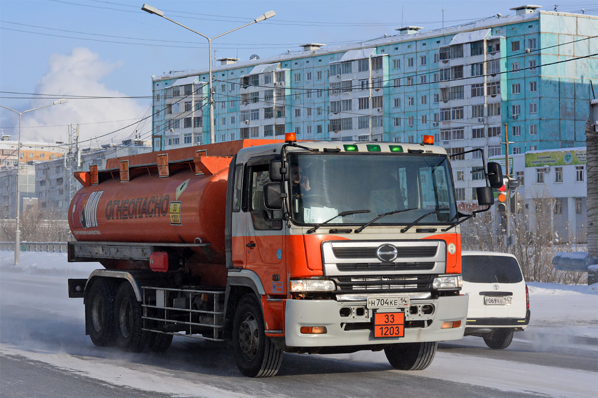 Саха (Якутия), № Н 704 КЕ 14 — Hino Profia