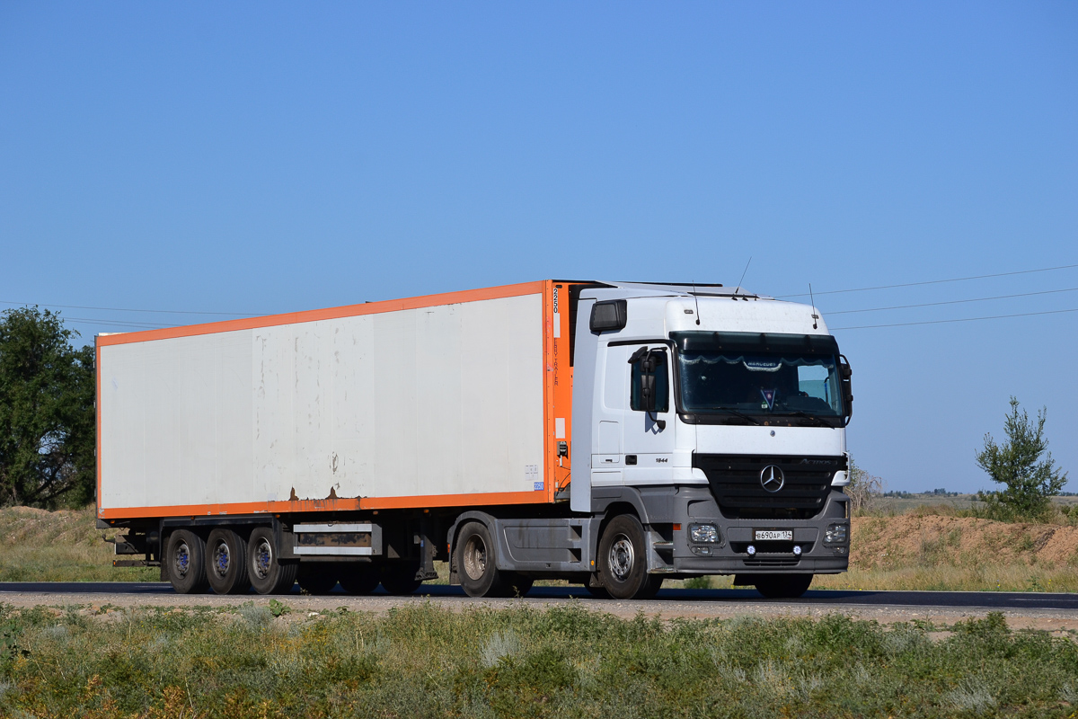 Волгоградская область, № В 690 АР 134 — Mercedes-Benz Actros ('2003) 1844