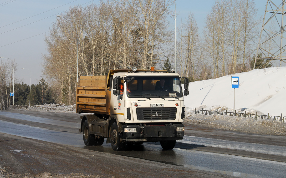 Красноярский край, № Е 123 МУ 124 — МАЗ-5550B2