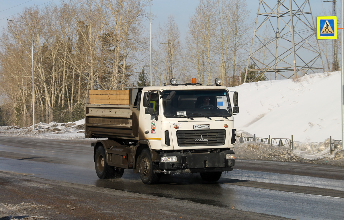 Красноярский край, № Е 232 МУ 124 — МАЗ-5550B3