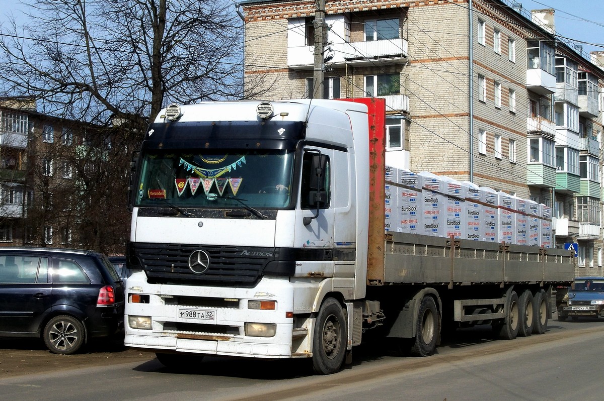 Брянская область, № М 988 ТА 32 — Mercedes-Benz Actros ('1997) 1840