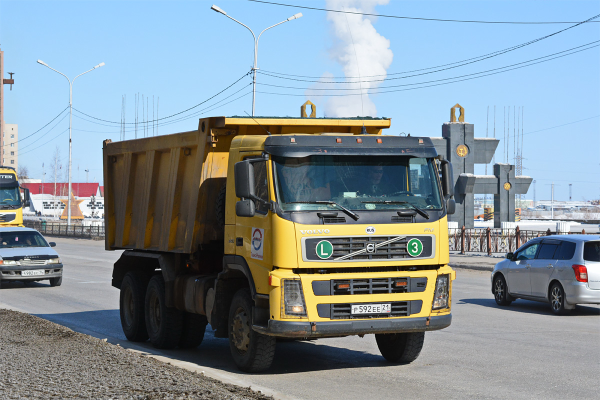 Чувашия, № Р 592 ЕЕ 21 — Volvo ('2002) FM12.440