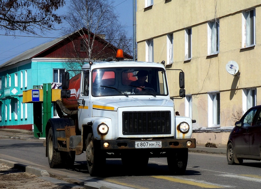 Брянская область, № Е 807 НН 32 — ГАЗ-3309