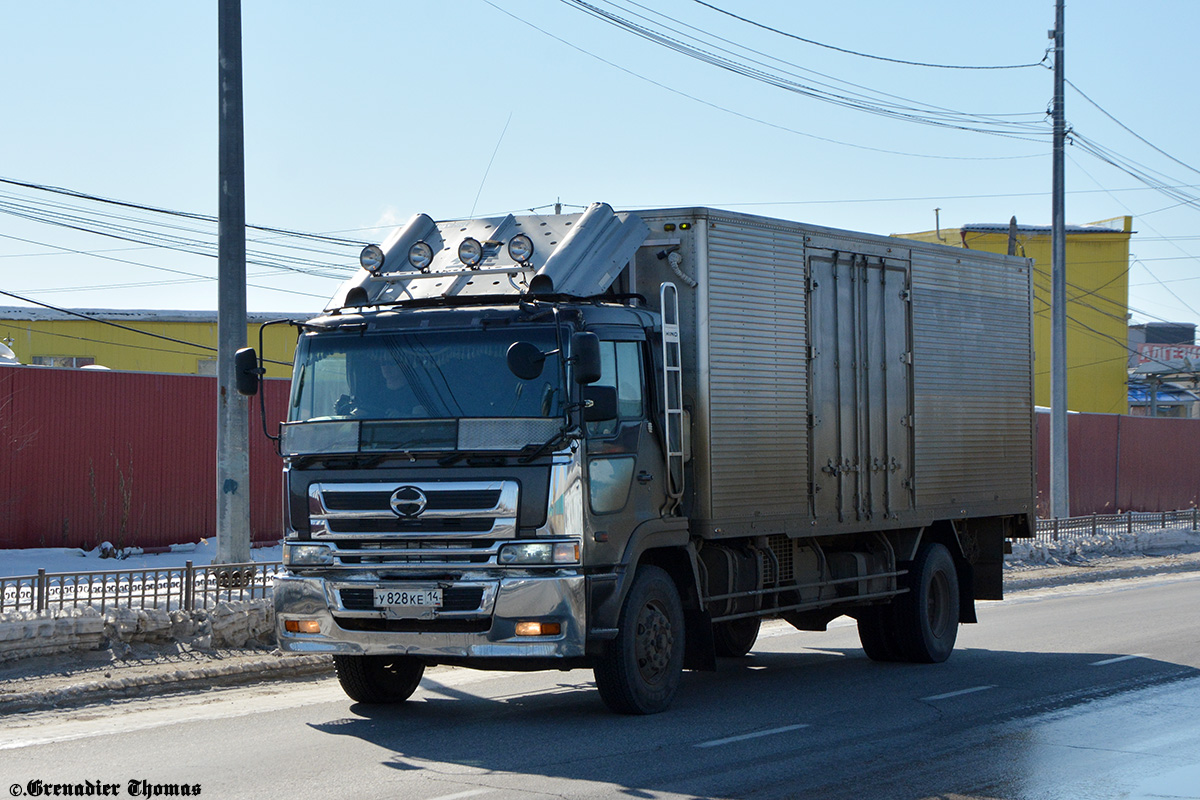 Саха (Якутия), № У 828 КЕ 14 — Hino Profia